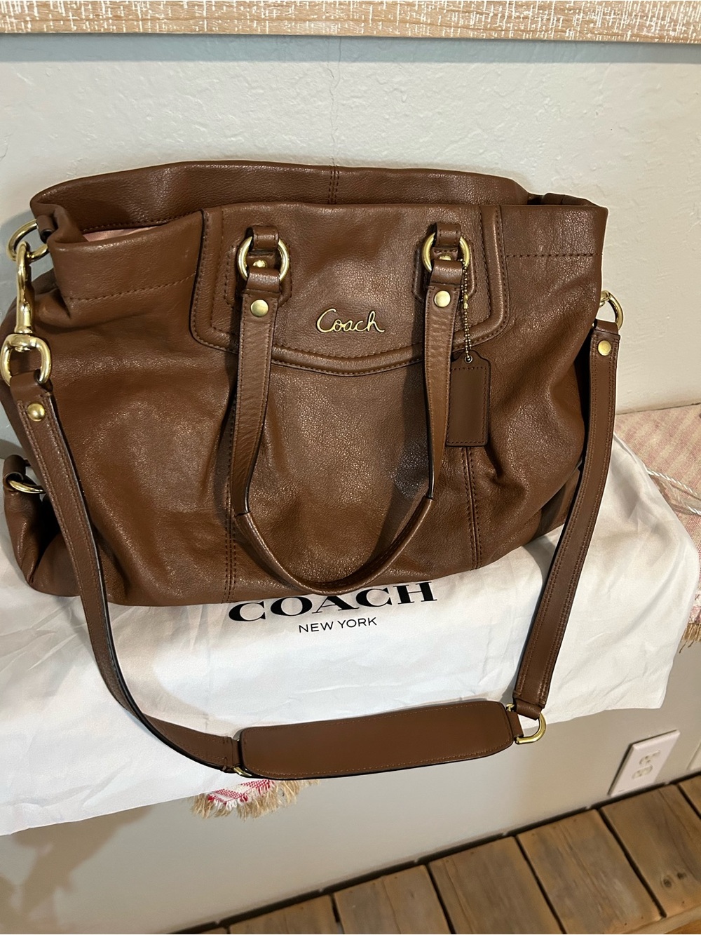 Coach Ashley 2012 with shoulder strap, hang tag and dusty